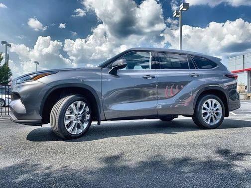 Magnetic Gray Metallic 2024 Toyota Highlander Hybrid Limited