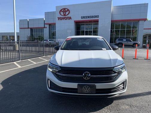 Pure White 2022 Volkswagen Jetta 1.5T Sport