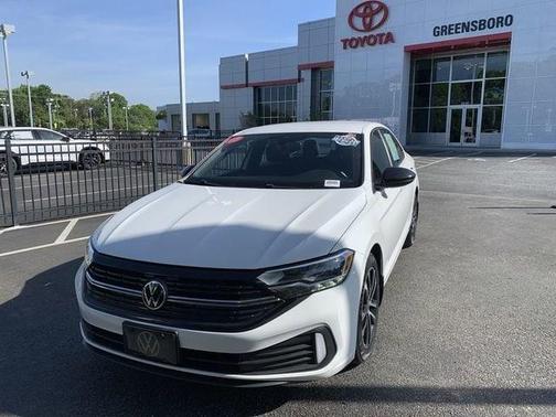 Pure White 2022 Volkswagen Jetta 1.5T Sport