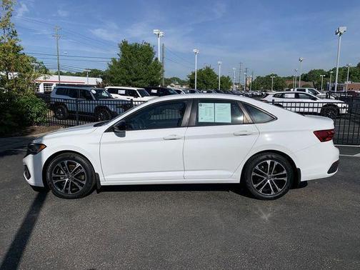 Pure White 2022 Volkswagen Jetta 1.5T Sport