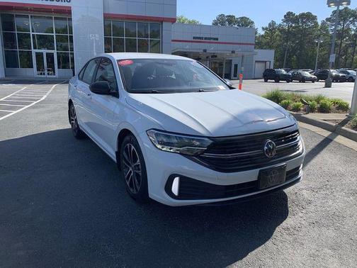 Pure White 2022 Volkswagen Jetta 1.5T Sport