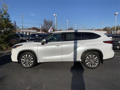 2022 Toyota Highlander Platinum