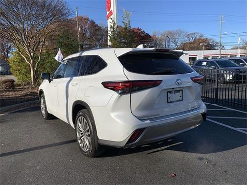 2022 Toyota Highlander Platinum