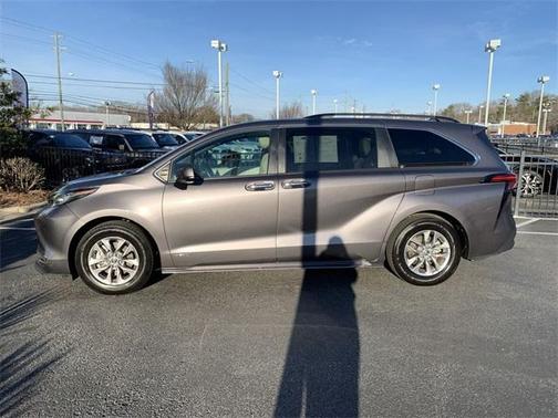 2021 Toyota Sienna XLE
