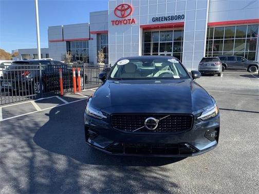 2024 Volvo S60 B5 Plus Dark Theme