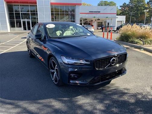 2024 Volvo S60 B5 Plus Dark Theme