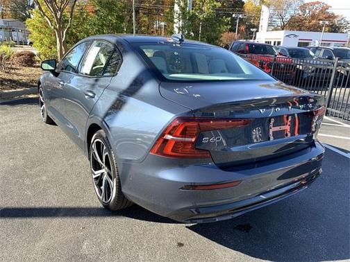 2024 Volvo S60 B5 Plus Dark Theme