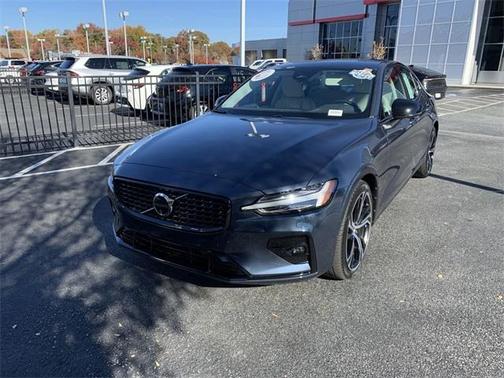 2024 Volvo S60 B5 Plus Dark Theme