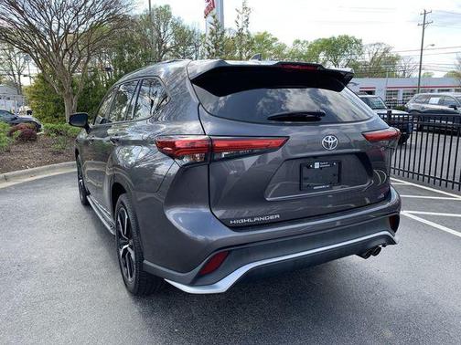 Magnetic Gray Metallic 2022 Toyota Highlander XSE