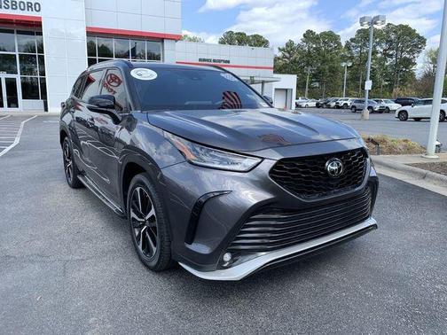 Magnetic Gray Metallic 2022 Toyota Highlander XSE