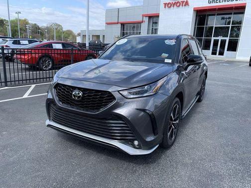 Magnetic Gray Metallic 2022 Toyota Highlander XSE