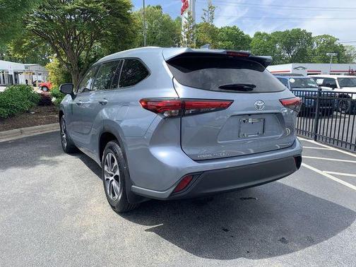 Moon Dust 2022 Toyota Highlander XLE
