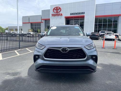 Moon Dust 2022 Toyota Highlander XLE