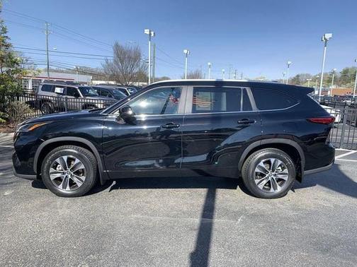 Midnight Black Metallic 2023 Toyota Highlander XLE