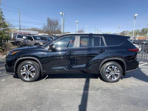 Midnight Black Metallic 2023 Toyota Highlander XLE