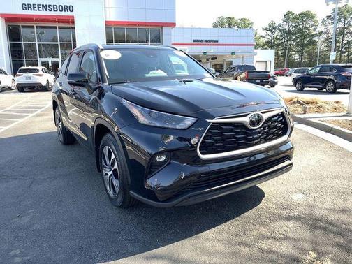 Midnight Black Metallic 2023 Toyota Highlander XLE