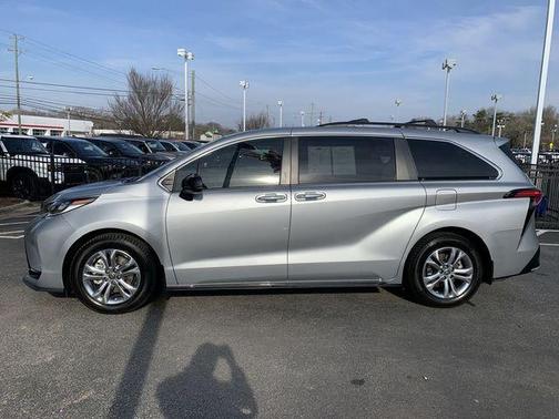 2022 Toyota Sienna XSE 7 Passenger