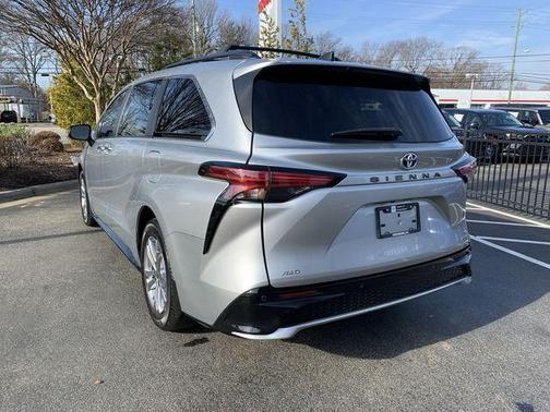 2022 Toyota Sienna XSE 7 Passenger