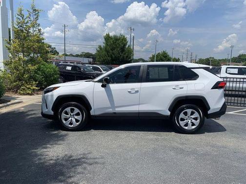 Ice Cap 2025 Toyota RAV4 LE