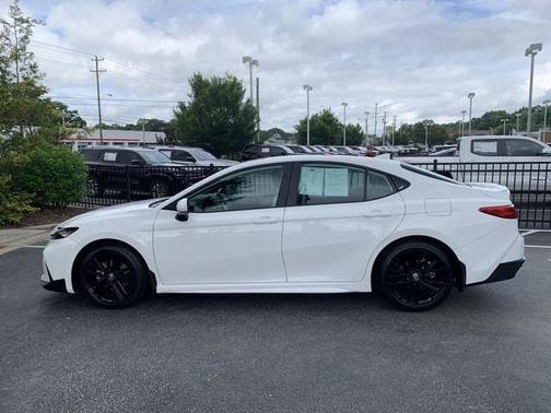 Ice Cap 2025 Toyota Camry SE