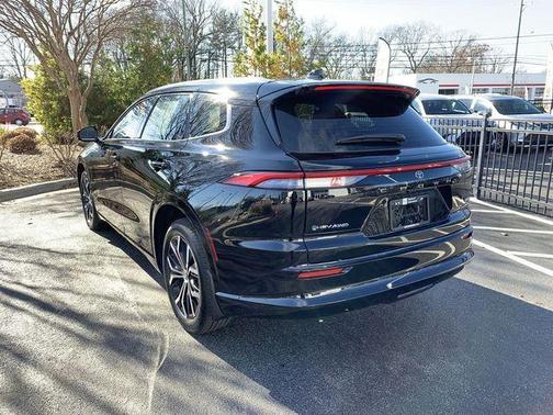 2025 Toyota Crown Signia XLE XLE