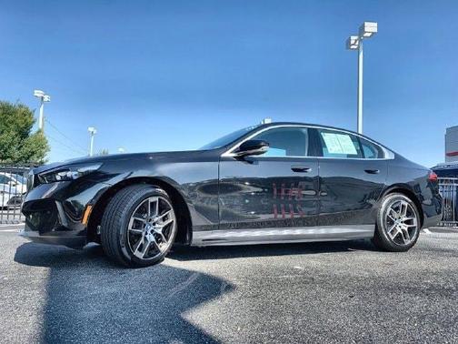 Black Sapphire Metallic 2024 BMW i5 eDrive40