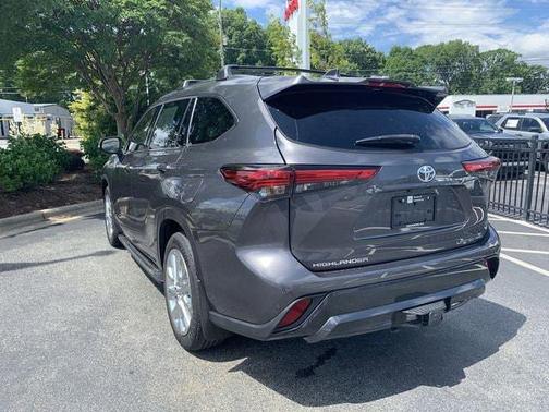 Magnetic Gray Metallic 2023 Toyota Highlander Limited