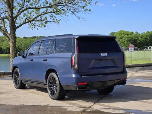2023 Cadillac Escalade Sport