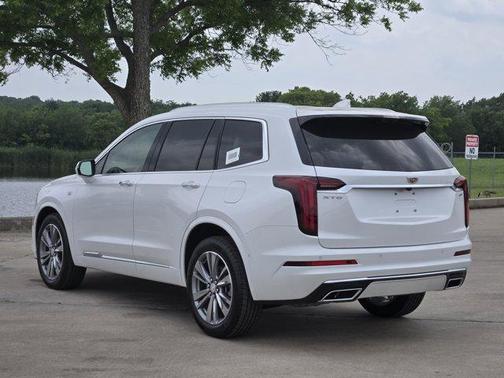 2025 Cadillac XT6 Premium Luxury FWD