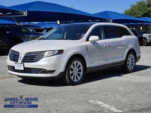 2017 Lincoln MKT Base