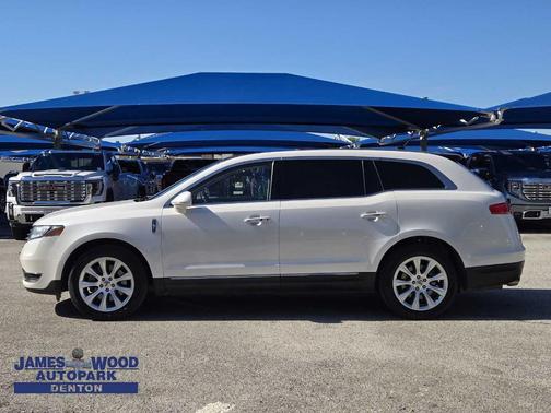 2017 Lincoln MKT Base