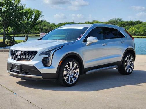 2022 Cadillac XT4 Premium Luxury