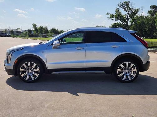 2022 Cadillac XT4 Premium Luxury