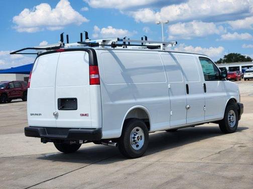 2025 GMC Savana 3500 Work Van