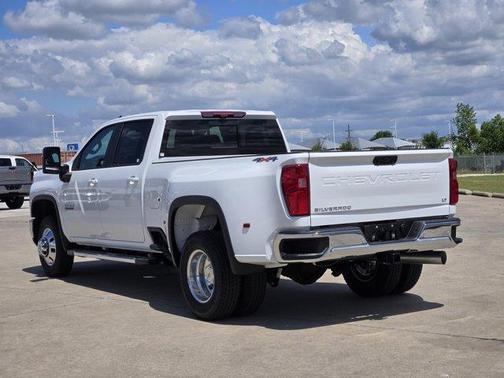 2025 Chevrolet Silverado 3500 LT