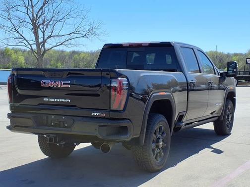 2025 GMC Sierra 2500 AT4
