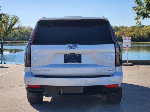 2024 Cadillac Escalade Sport