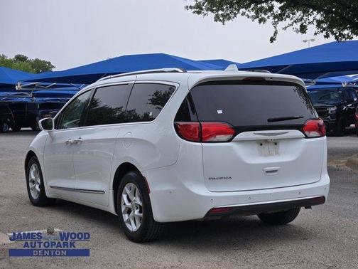 2017 Chrysler Pacifica Touring-L Plus