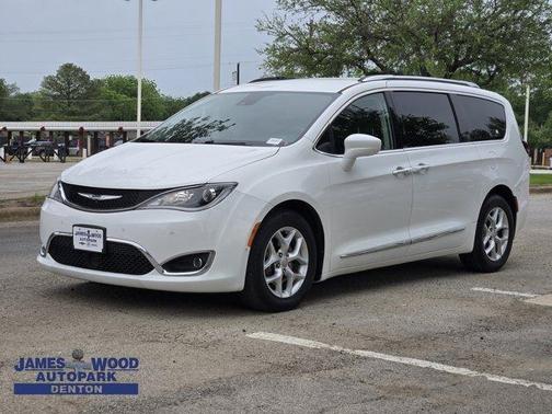 2017 Chrysler Pacifica Touring-L Plus