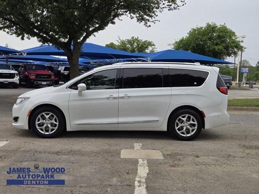 2017 Chrysler Pacifica Touring-L Plus