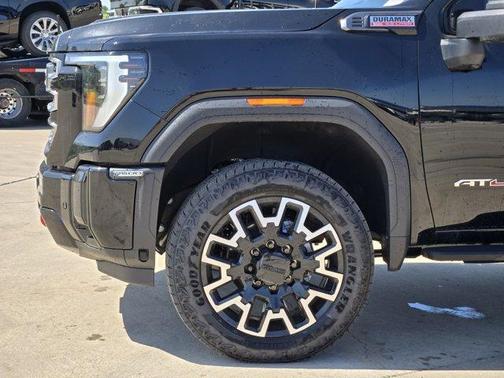 2025 GMC Sierra 2500 AT4