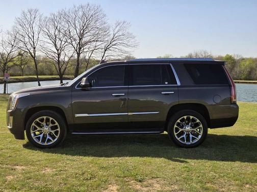 2020 Cadillac Escalade Luxury