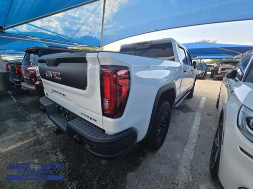 2023 GMC Sierra 1500 AT4X