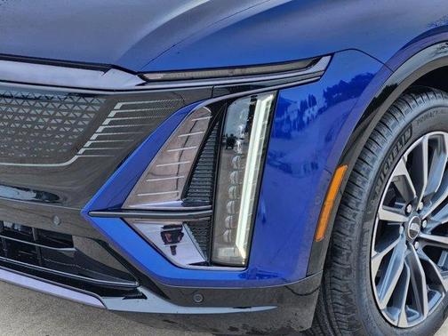 2025 Cadillac LYRIQ Sport