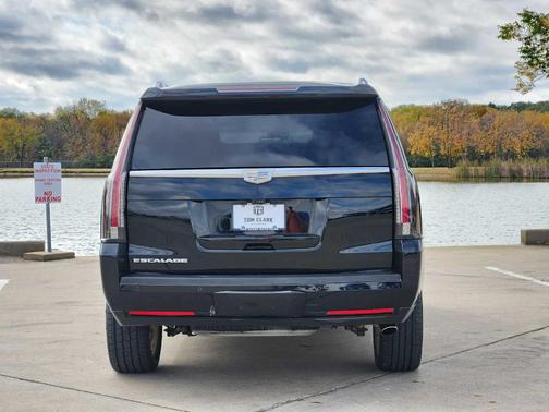 2017 Cadillac Escalade Luxury