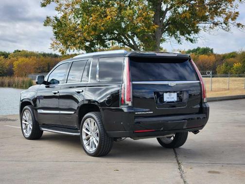 2017 Cadillac Escalade Luxury