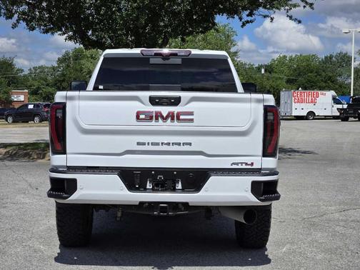 2024 GMC Sierra 2500 AT4
