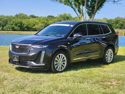 2022 Cadillac XT6 Premium Luxury FWD