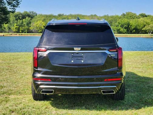 2022 Cadillac XT6 Premium Luxury FWD
