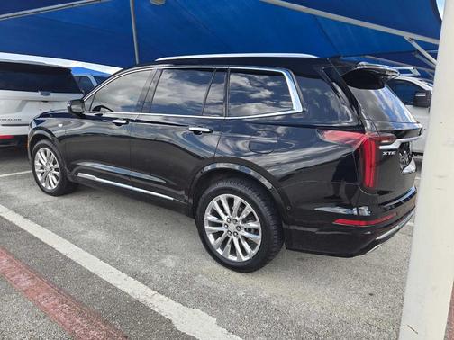 2022 Cadillac XT6 Premium Luxury FWD